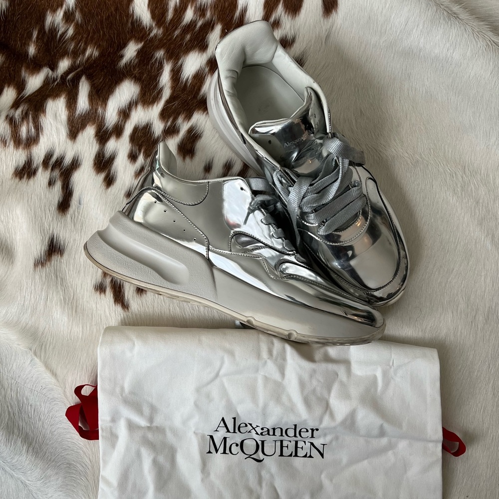 Authentic Alexander McQueen Men’s silver sneakers Size EU 42, US 8.5